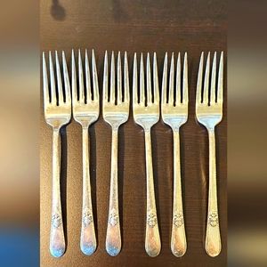 Vintage 1847 Rogers Bros Adoration Silverplate Silverware 26 pc flatware